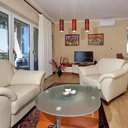 In With Swimming Pool Tatil Evi